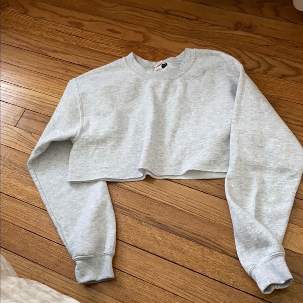 Grey cropped crew neck